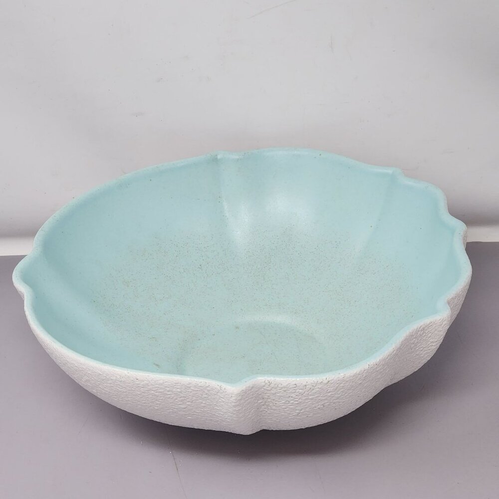 Vintage Royal Haeger Textured Ceramic Bowl With Scalloped Edge‎